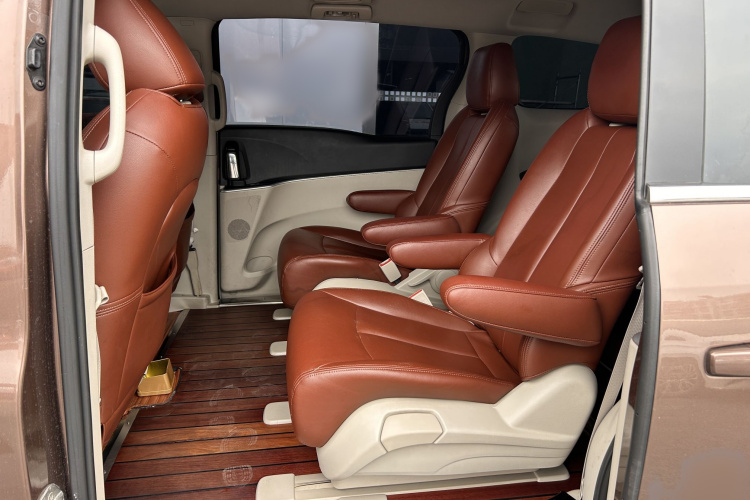 别克GL8 2020款 陆上公务舱 652T 舒适型中控内饰7003