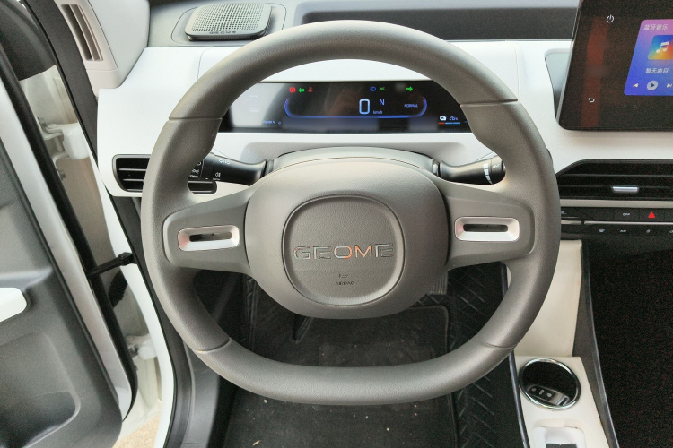 吉利银河 2024款 熊猫mini 200km 耐力熊中控内饰13