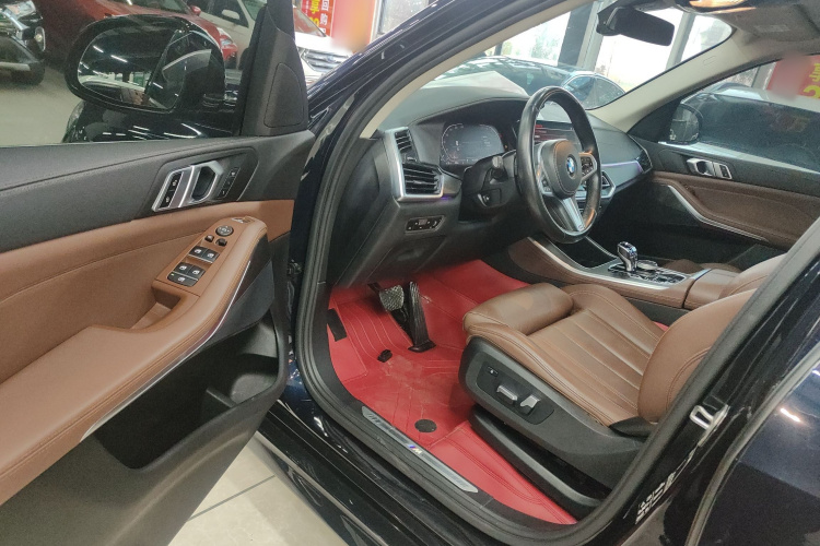 宝马X5(进口) 2022款 xDrive30i M运动套装中控内饰20
