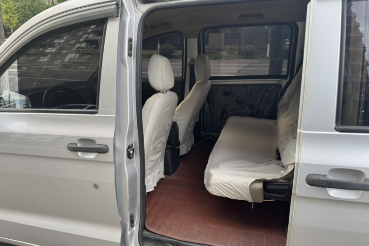 五菱汽车 五菱宏光V 2022款 1.5L劲取版电动助力LAR中控内饰7002