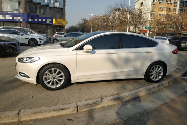 福特 蒙迪欧 2018款 EcoBoost 180 时尚型车身外观4