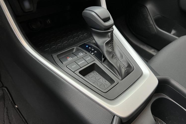 丰田 威兰达 2024款 2.0L CVT两驱领先版中控内饰7004