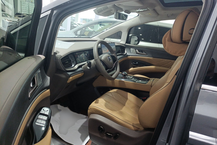 腾势D9 2022款 DM-i 970 四驱旗舰型中控内饰7003