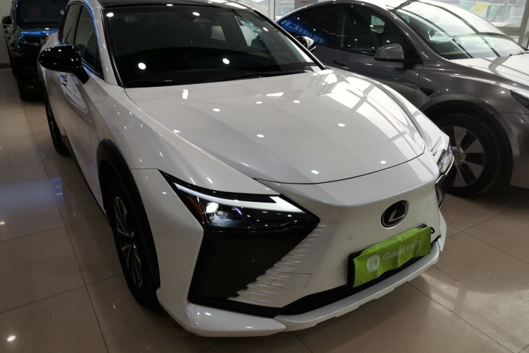 雷克萨斯RZ 2023款 450e 四驱纵享版车身外观3