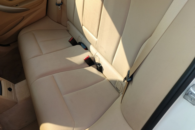 宝马3系 2013款 316i 进取型中控内饰7004