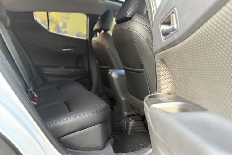 丰田C-HR 2022款 2.0L 舒适版中控内饰7006