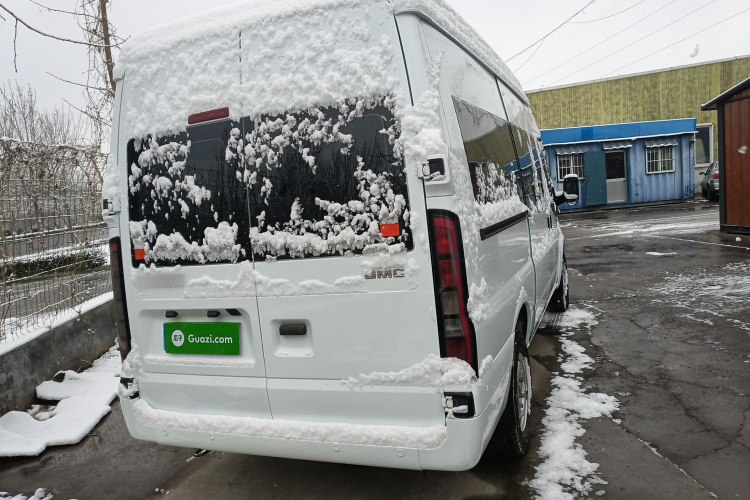 江铃福顺 2022款 2.0T 手动多功能乘用车中轴中高顶6-7座车身外观6005