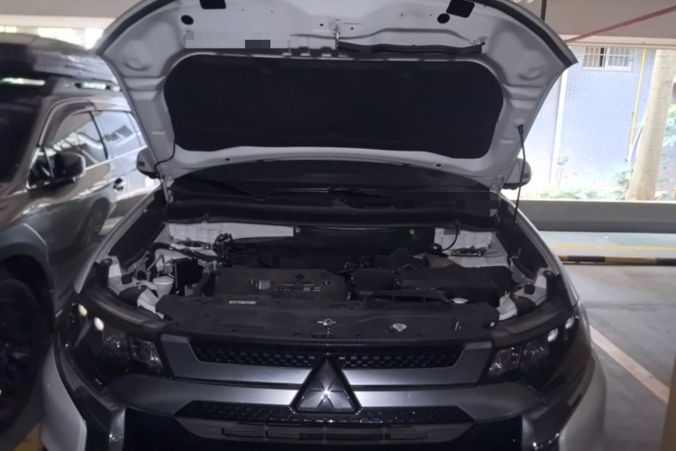 三菱 欧蓝德 2021款 2.4L 四驱致享版 7座局部细节24