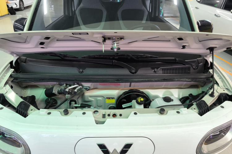 五菱汽车 宏光MINIEV 2024款 第三代 215km 青春版机舱底盘24