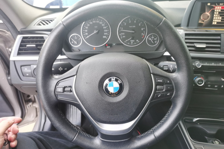 宝马3系 2016款 316Li 时尚型局部细节13