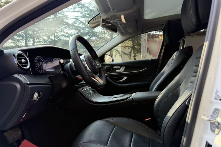 奔驰E级 2019款 改款 E 300 L 运动时尚型局部细节19