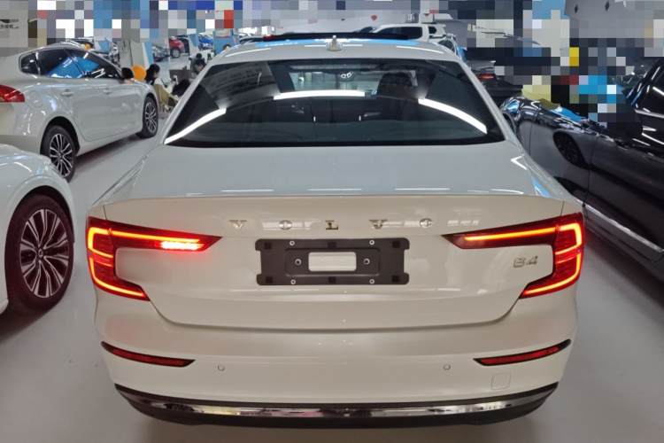 沃尔沃S60 2024款 B4 智远豪华版车身外观6