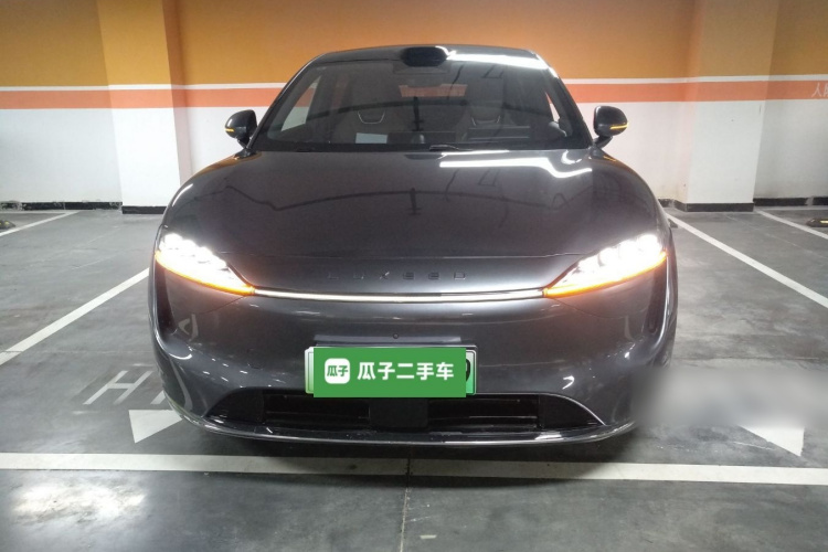 鸿蒙智行 智界R7 2025款 增程 251km Max车身外观2