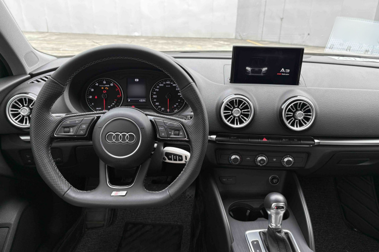 奥迪A3 2018款 30周年年型 Sportback 35 TFSI 进取型中控内饰7010