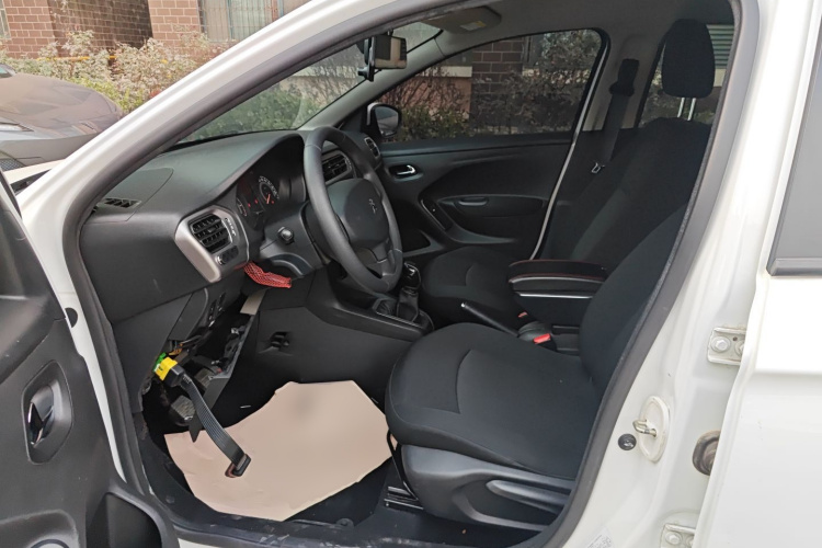 标致301 2014款 1.6L 手动舒适版中控内饰7002
