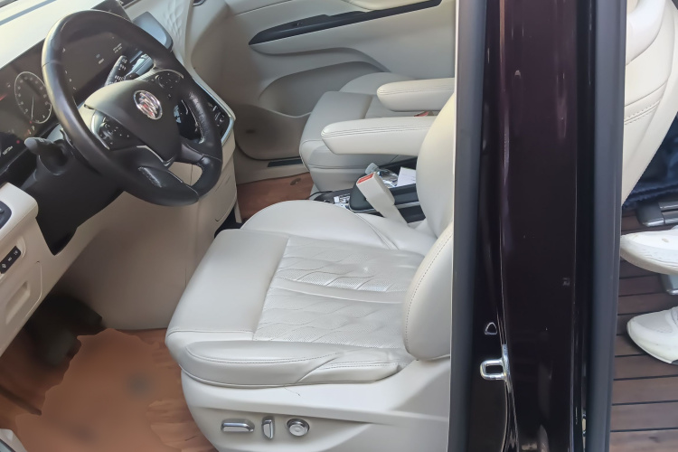 别克GL8 2020款 Avenir艾维亚 七座亲礼版中控内饰19