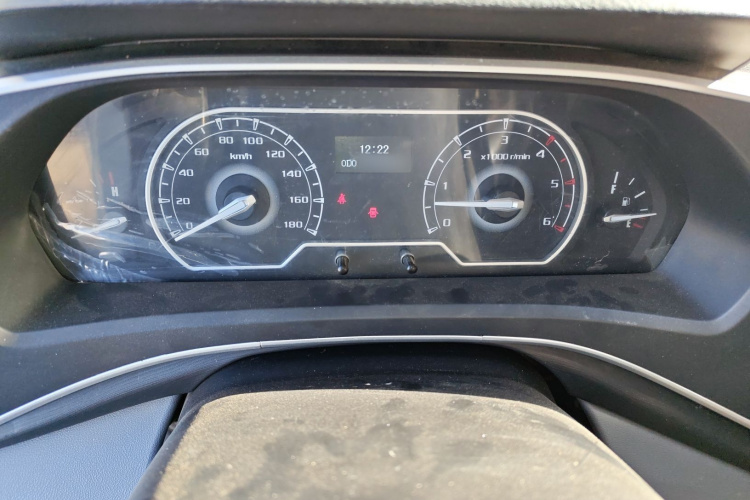 上汽大通MAXUS 新途V80 2021款 2.0T PLUS 手动全能王中轴中顶6/7/8/9座局部细节14