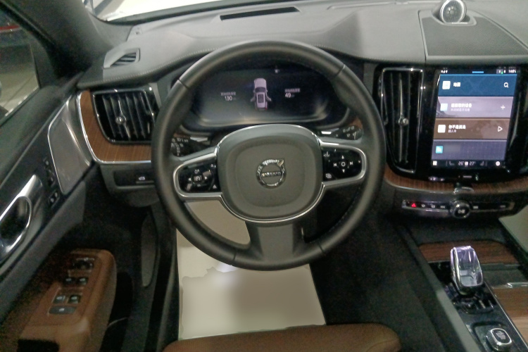 沃尔沃XC60新能源 2024款 T8 插电混动 长续航四驱智雅豪华版中控内饰13