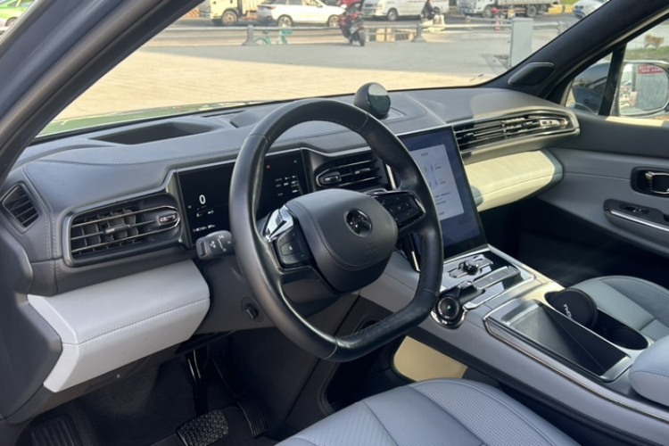 蔚来ES8 2020款 415KM 签名版 六座版中控内饰7002