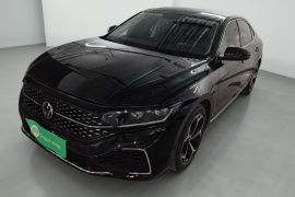 大众 帕萨特 2025款 出众款 330TSI 星空精英版