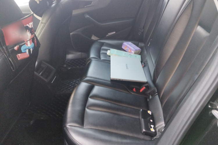 奥迪A4L 2019款 40 TFSI 进取型 国VI中控内饰21