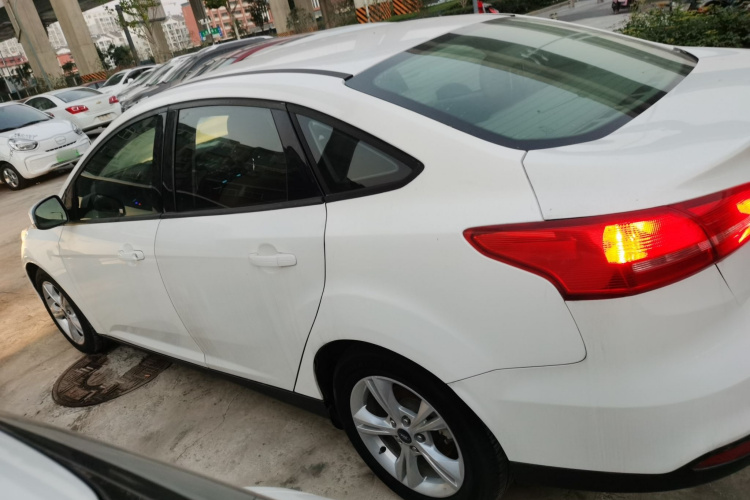 福特 福克斯 2017款 三厢 1.6L 自动舒适型智行版车身外观6003