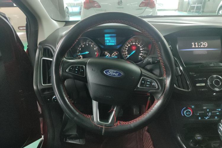 福特 福克斯 2017款 两厢 1.6L 自动风尚型智行版中控内饰13