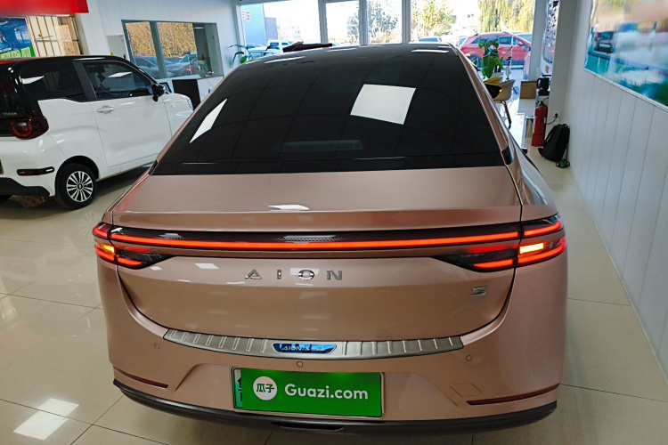 埃安 AION S Plus 2021款 70 智领版车身外观6