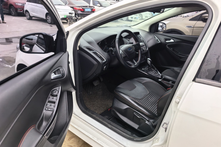 福特 福克斯 2017款 1.5T CTCC 白黑限量版中控内饰7003