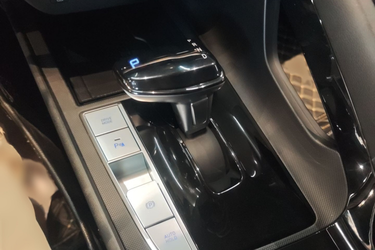 现代 伊兰特 2021款 1.5L CVT LUX尊贵版局部细节18