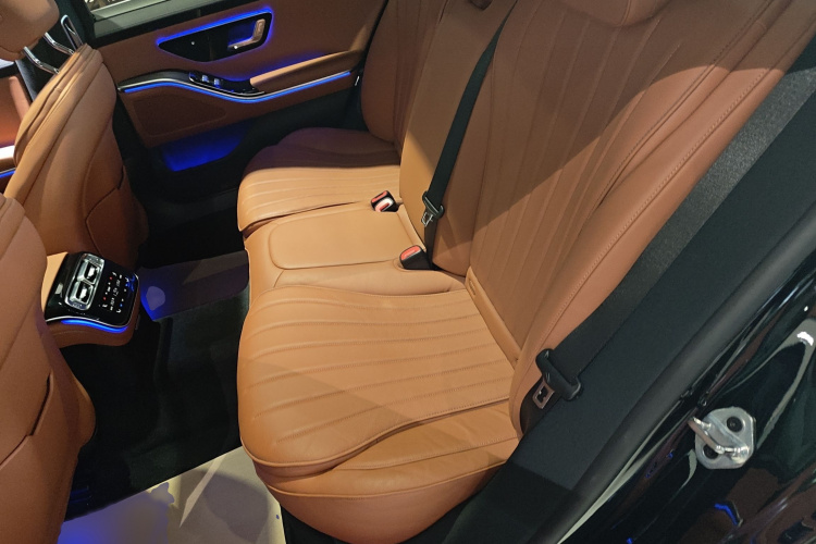 奔驰S级 2023款 改款 S 400 L 商务型中控内饰7004