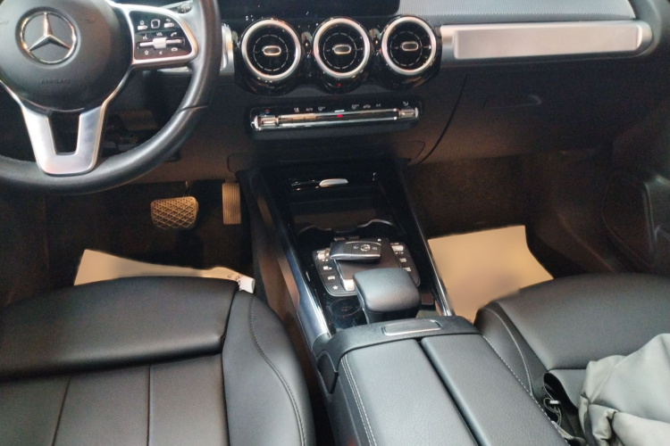 奔驰GLB 2023款 改款 GLB 200 时尚型局部细节18