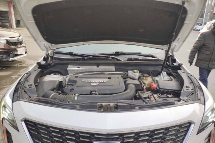 凯迪拉克XT4 2020款 改款 28T 两驱技术型机舱底盘24