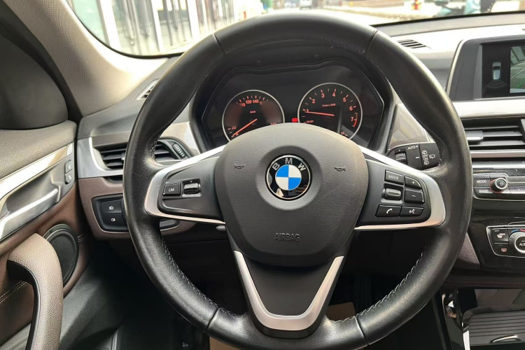 宝马X1 2018款 sDrive18Li 尊享型中控内饰13