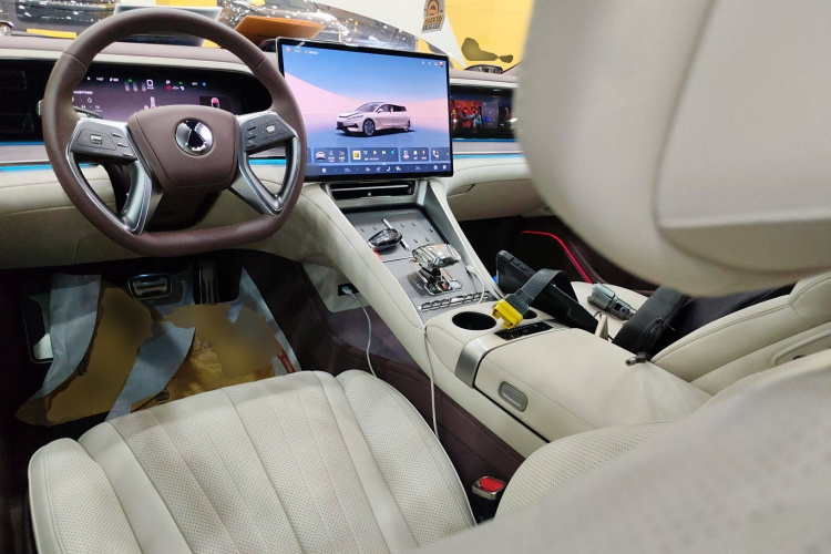 腾势Z9GT 2024款 1100四驱Ultra版中控内饰12