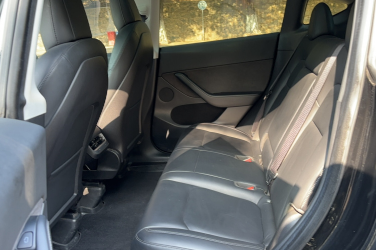 特斯拉 Model Y 2022款 后轮驱动版中控内饰7003