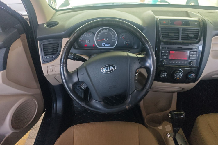 起亚 狮跑 2013款 2.0L 自动两驱版GL中控内饰13