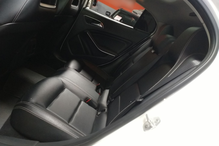 奔驰GLA 2016款 GLA 220 4MATIC 时尚型中控内饰21