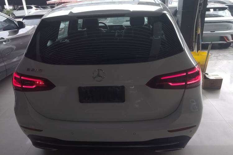 奔驰B级 2021款 B 200 时尚型车身外观6