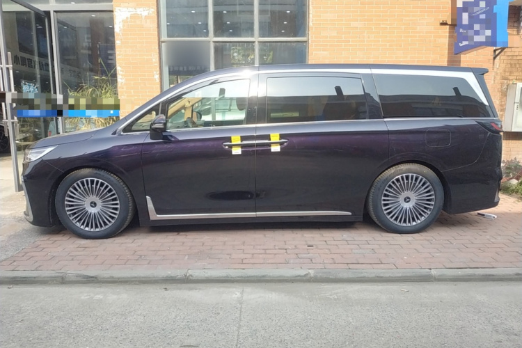 岚图汽车 岚图梦想家 2025款 PHEV 四驱旗舰鲲鹏版车身外观6003