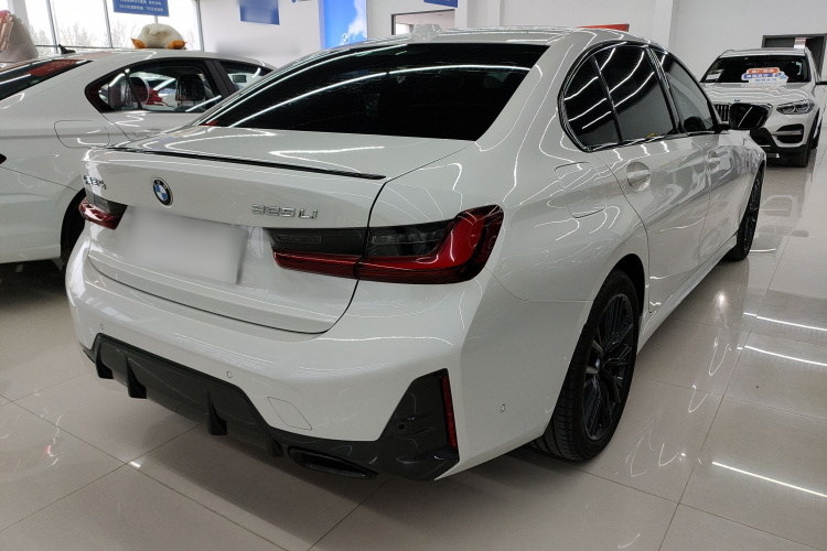 宝马3系 2024款 325Li M运动曜夜套装车身外观7