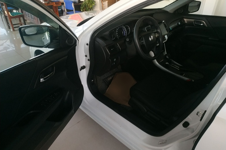 本田 雅阁 2015款 2.0L LX 舒适版中控内饰7003