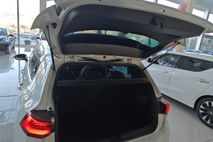 大众 高尔夫 2023款 改款 280TSI DSG R-Line Lite机舱底盘23