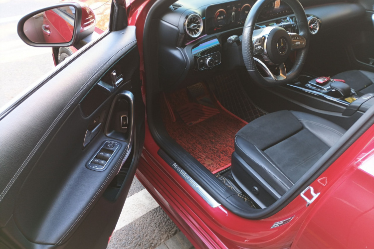 奔驰A级 2020款 改款 A 200 L 运动轿车时尚型中控内饰20