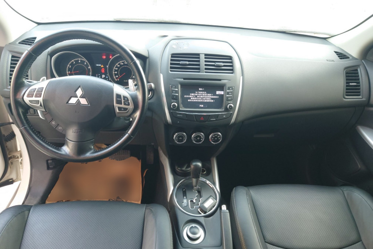 三菱 劲炫ASX 2013款 2.0L CVT四驱旗舰版中控内饰12
