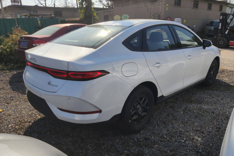 比亚迪 秦PLUS 2025款 DM-i 智驾版 55KM领先型车身外观6005