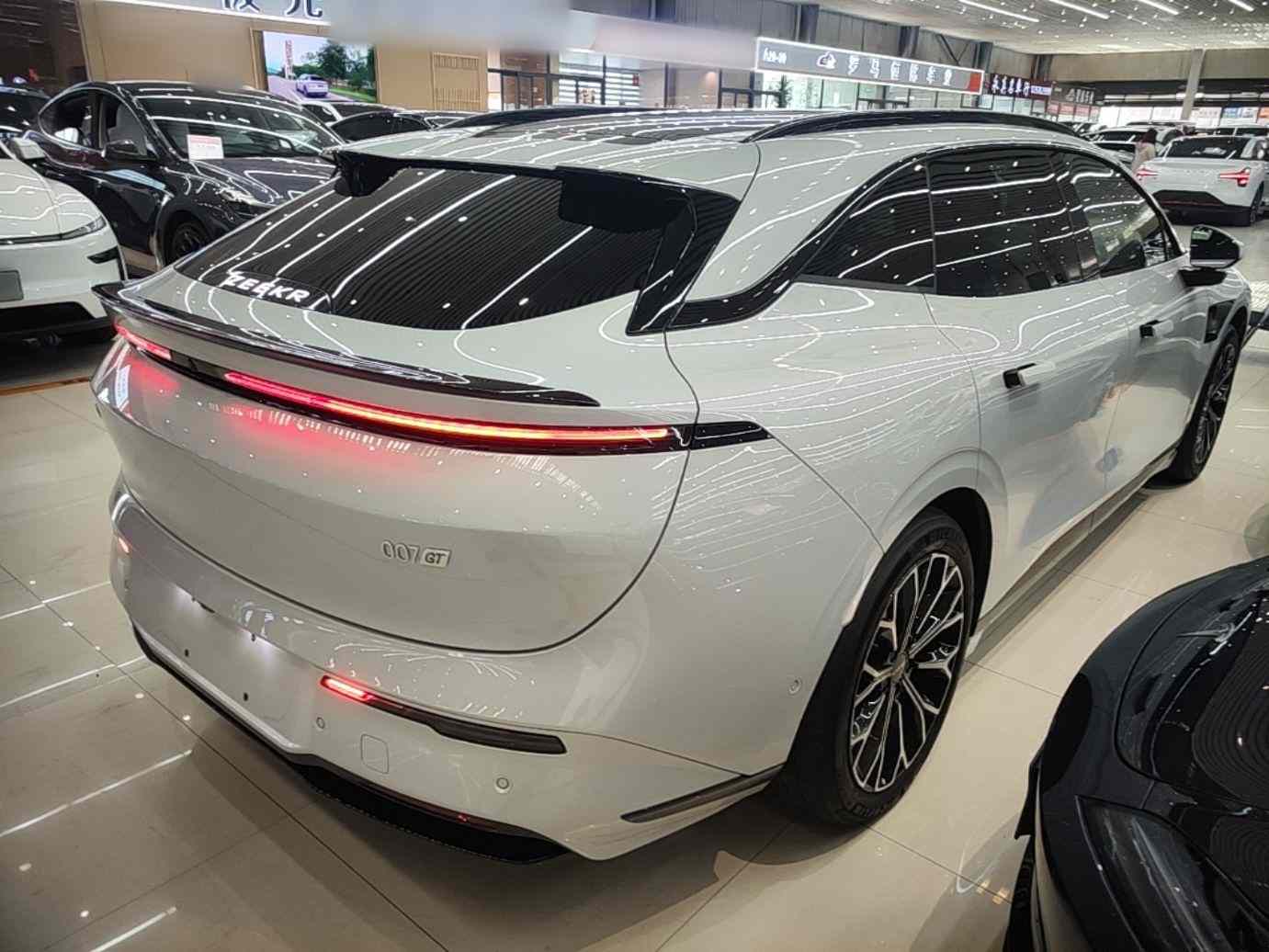 极氪007GT 2025款 后驱智驾版 75kWh(4)