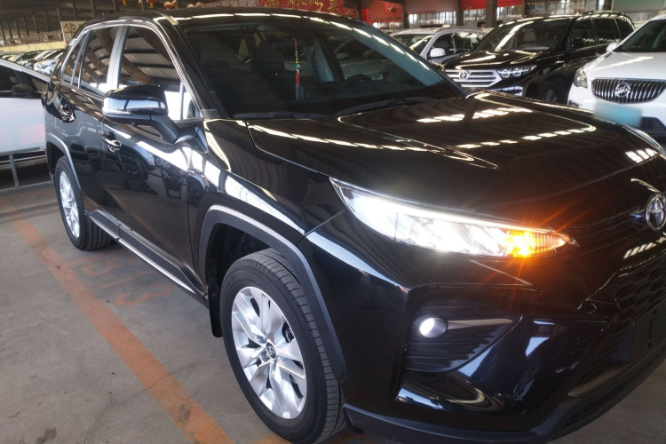 丰田 威兰达 2022款 改款 2.0L CVT两驱领先版车身外观6002