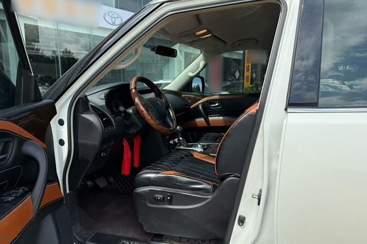 日产 途乐（平行进口）中控内饰7001