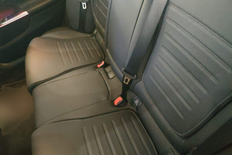 奔驰C级 2024款 改款 C 260 L 皓夜运动版中控内饰7004